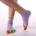 Benutzerdefinierte Neues Design Frauen Rutschfeste Sport Multi Color 5 Zehen Baumwolle Yoga Pilates Socken